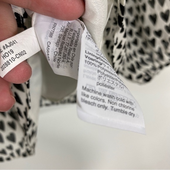 J. Crew Small Allover Heart Print Ruffle Front White Black‎ Blouse Top - Picture 8 of 10